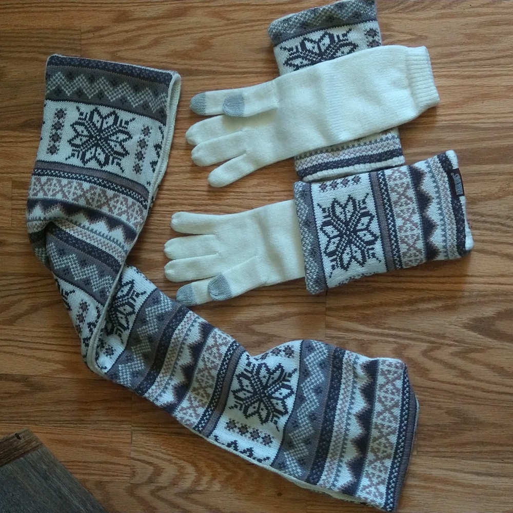 Reversible gloves, wristers, infinity scarf set